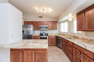 7113 E Greenway St in Mesa, AZ - Building Photo - Building Photo