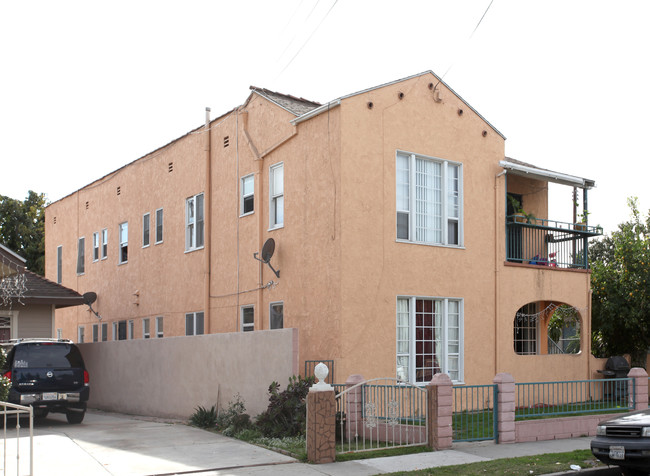 1310 E Hellman St in Long Beach, CA - Foto de edificio - Building Photo