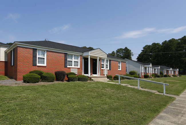 Cottages on Elm Apartments in Fayetteville, NC - Building Photo - Building Photo