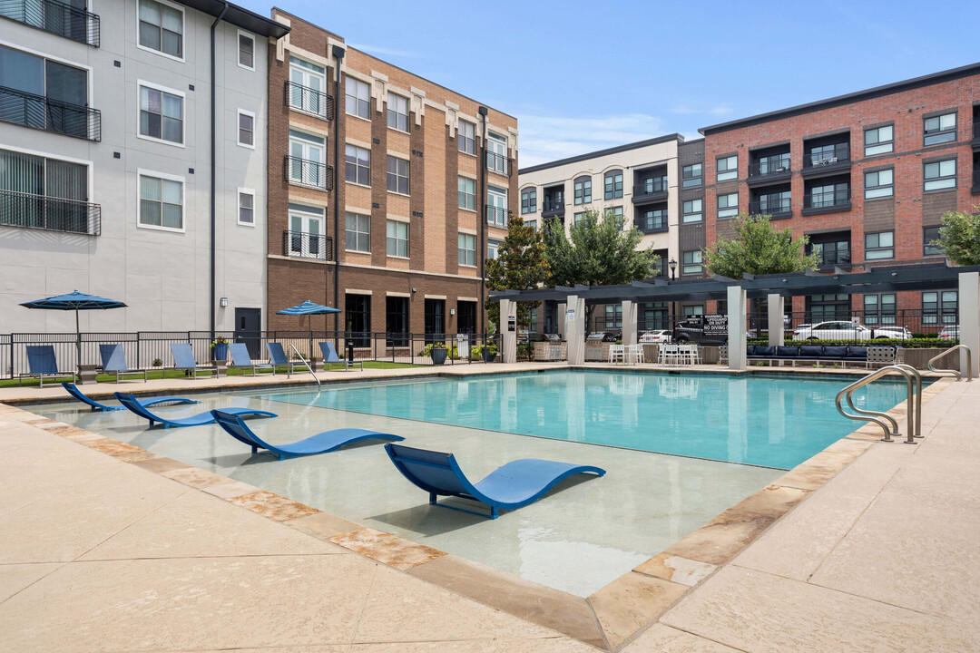 Olympus Boulevard in Frisco, TX - Building Photo