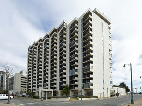 Waterford Plaza in Memphis, TN - Building Photo - Building Photo