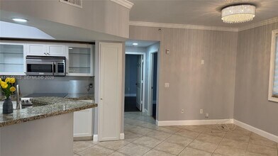 3215 NE 184th St in Aventura, FL - Building Photo - Building Photo