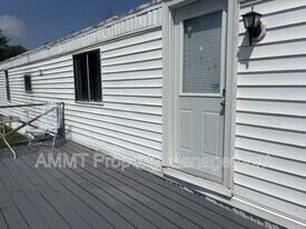 1528 Apache Dr in Marion, IA - Building Photo