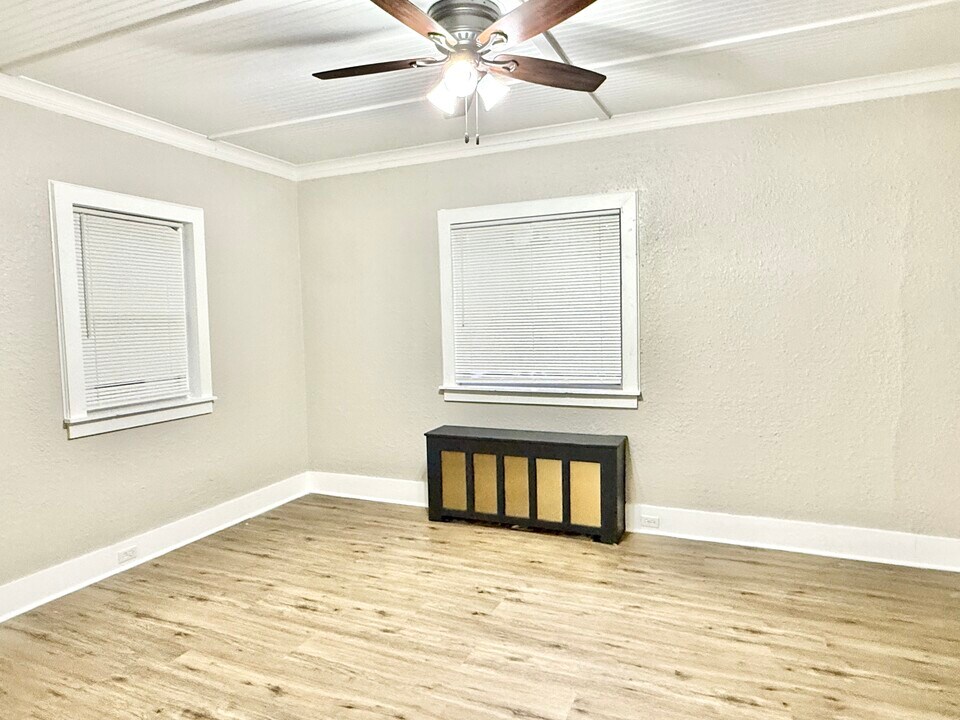 2007 S 8th St in Sheboygan, WI - Foto de edificio