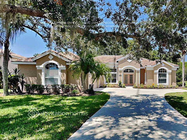 property at 6614 Oakbrooke Cir