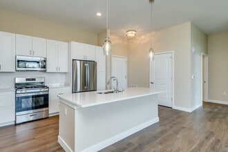 Encore @ White Oaks Apartments in Bayside, WI - Foto de edificio - Interior Photo