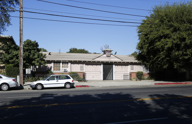 6319-6323 Kester Ave in Van Nuys, CA - Building Photo - Building Photo