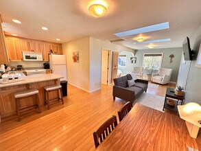 1428 Crown Ave in Medford, OR - Foto de edificio - Building Photo