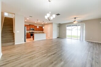 12446 Duckett Ct in Shady Hills, FL - Foto de edificio - Building Photo