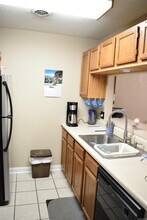 135 Hillview Dr in Fairfield Bay, AR - Building Photo - Building Photo