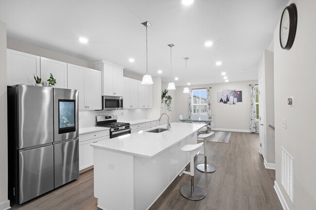 76 Swackhammer Way in Mt. Olive, NJ - Building Photo - Building Photo