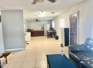 2819 N 48th Ln in Phoenix, AZ - Building Photo - Building Photo