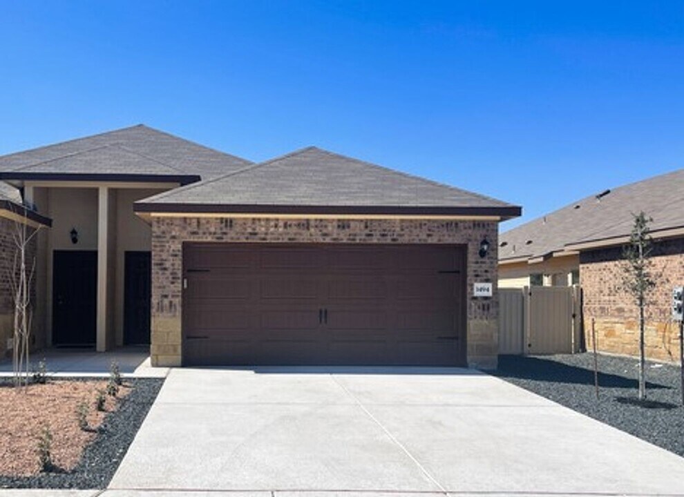 1498-1498 Lucille St in Seguin, TX - Building Photo