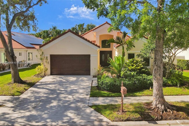 204 Cameron Dr in Weston, FL - Building Photo - Building Photo