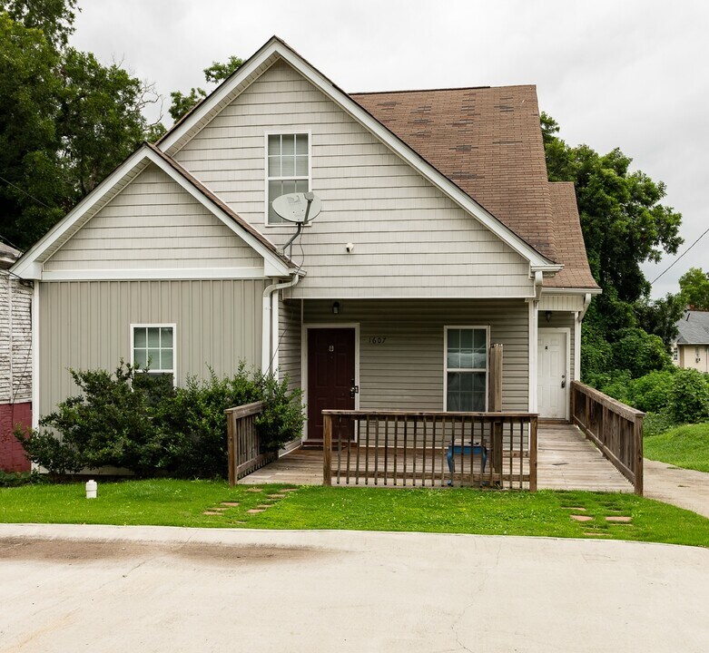 1607 Ralph David Abernathy Blvd SW in Atlanta, GA - Building Photo