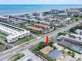 121 Seminole Ln in Cocoa Beach, FL - Building Photo