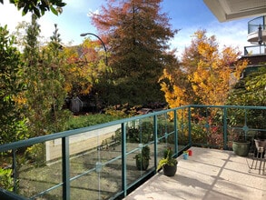 735 W 15th Ave in Vancouver, BC - Building Photo - Building Photo