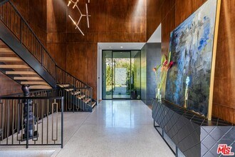 8366 Sunset View Dr in Los Angeles, CA - Building Photo - Building Photo