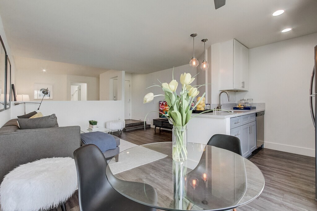 Kingsley Tower Apartments in Los Angeles, CA