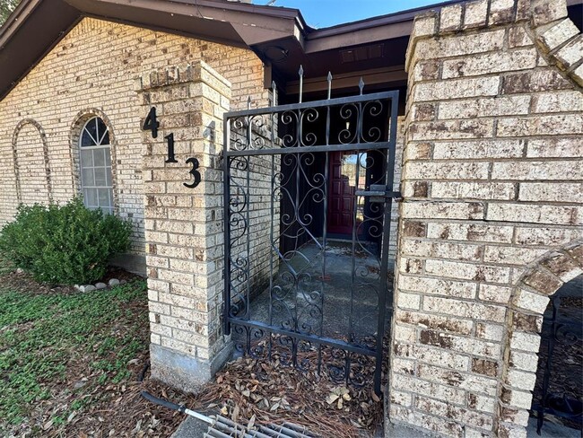 413 Elm Dr in Ganado, TX - Foto de edificio - Building Photo