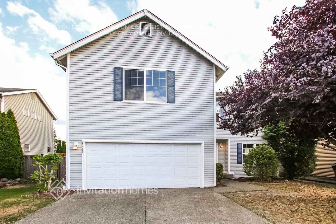 18525 94th Ave E in Puyallup, WA - Foto de edificio