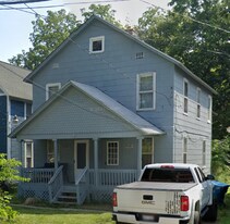 823 Oakland Dr in Kalamazoo, MI - Building Photo