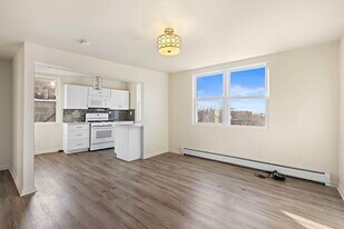 201 16th St in Union City, NJ - Building Photo