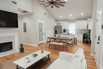 733 Bonnie Brae Ave SW in Atlanta, GA - Foto de edificio - Building Photo