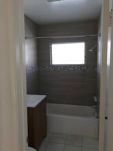 940 S Venice Blvd in Los Angeles, CA - Foto de edificio - Building Photo