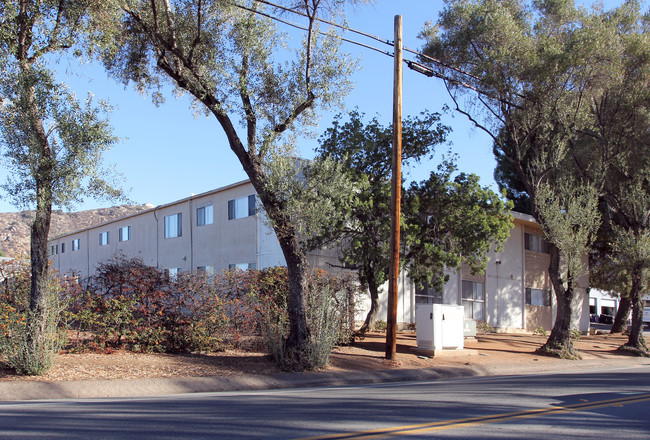 1304 Roxanne Dr in El Cajon, CA - Foto de edificio - Building Photo