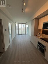1 Fairview Rd E in Mississauga, ON - Building Photo - Building Photo