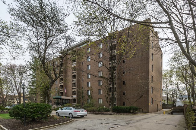 Hampshire House in Akron, OH - Building Photo - Building Photo