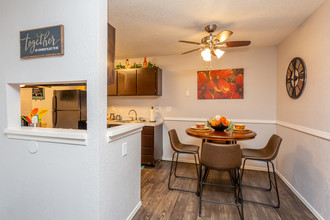 Urban Oaks @ 51st Apartments in Tulsa, OK - Building Photo - Interior Photo