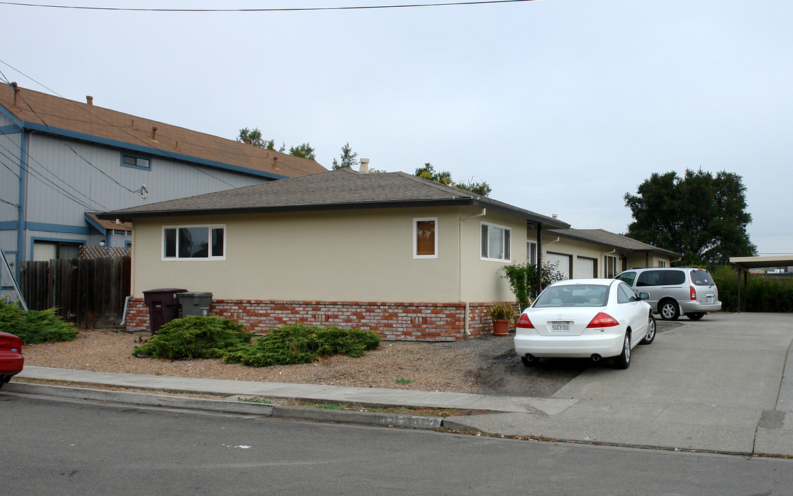 1115 Butte Ct in Santa Rosa, CA - Foto de edificio