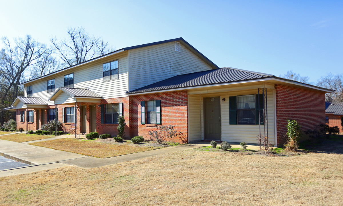 Pecan Lane in Hayneville, AL - Building Photo