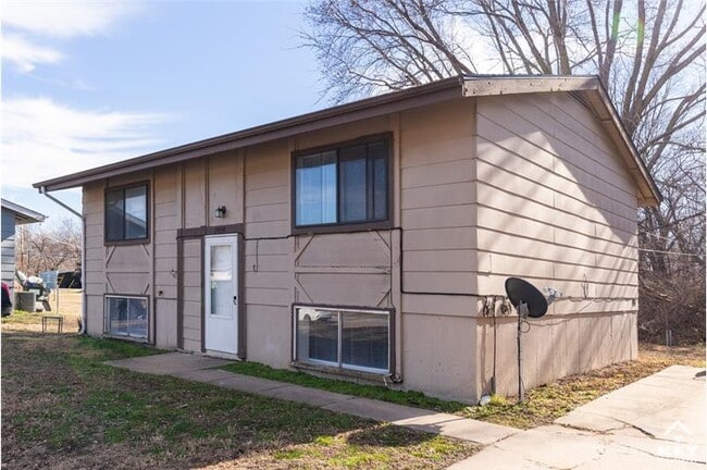 property at 2939 Salina Ct