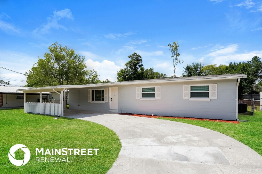 329 Gano Ave in Orange Park, FL - Foto de edificio