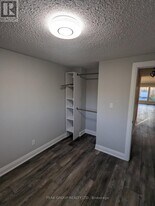 5072 University Ave in Niagara Falls, ON - Building Photo