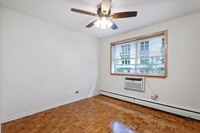 417 W Roscoe St, Unit 203 in Chicago, IL - Building Photo - Building Photo