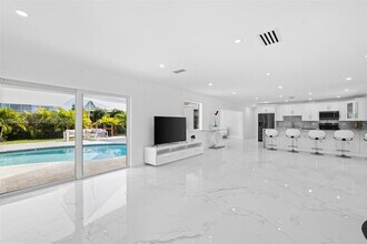 2816 NE 35th St in Fort Lauderdale, FL - Building Photo - Building Photo