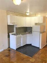 546 W 50th St-Unit -#FE2 in New York, NY - Building Photo - Building Photo