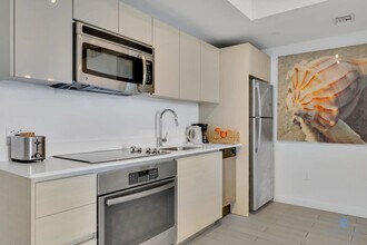 2602 E Hallandale Beach Blvd in Hallandale Beach, FL - Building Photo - Building Photo