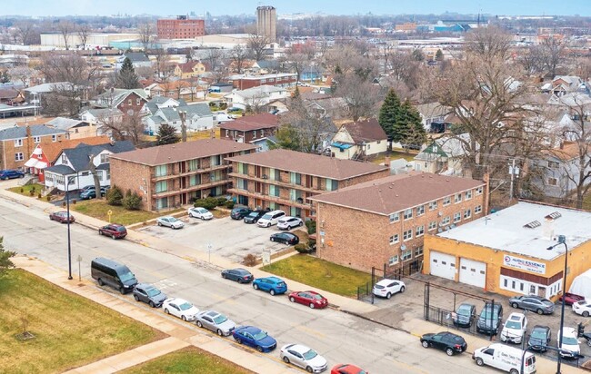 551-561 Wentworth Ave in Calumet City, IL - Building Photo - Primary Photo