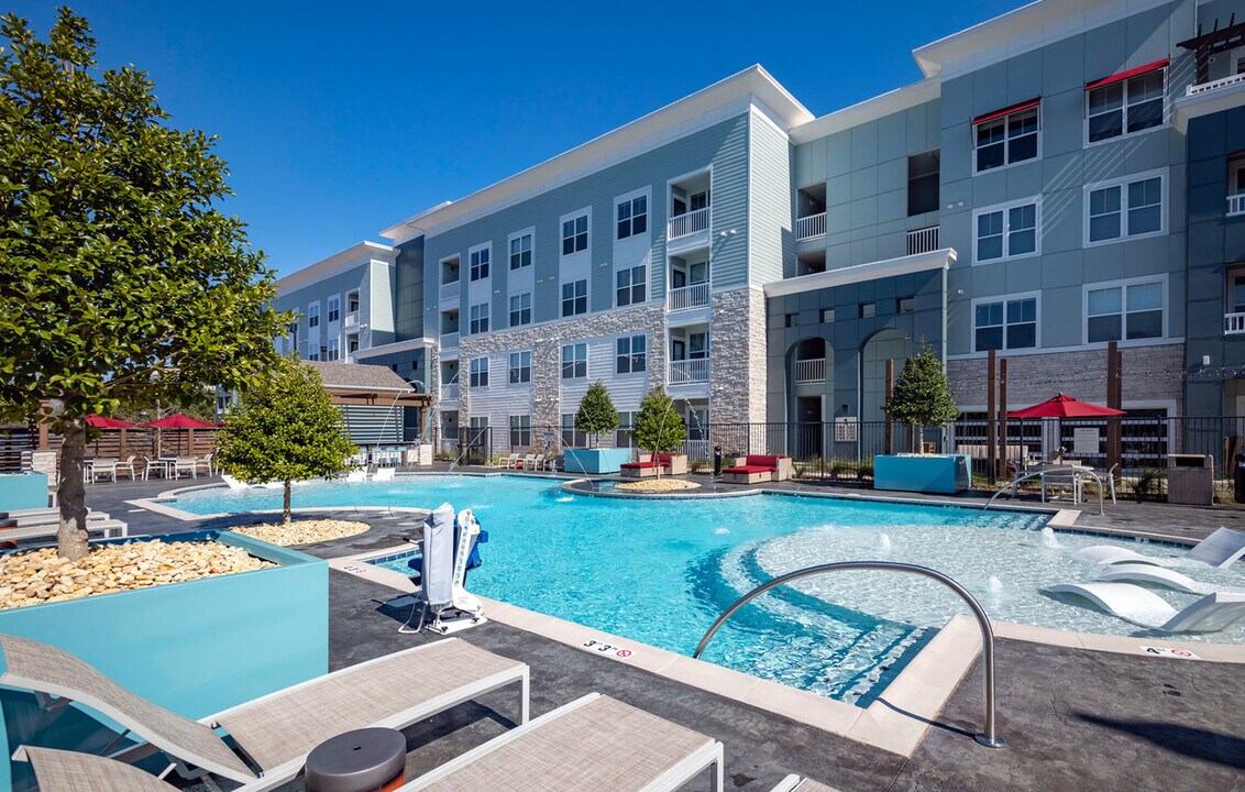 Seleno at Bridge Street in Huntsville, AL - Building Photo