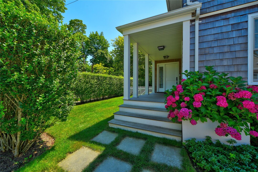 51 Sherrill Rd in East Hampton, NY - Building Photo