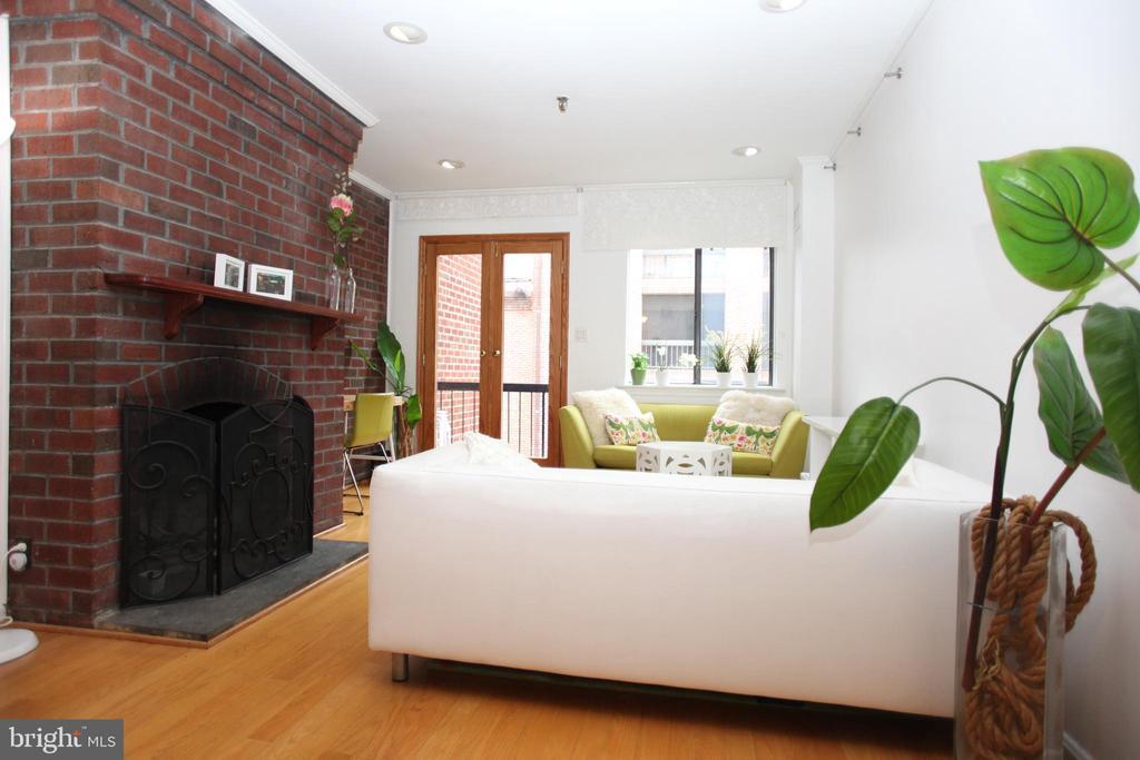 1070 Paper Mill Ct in Washington, DC - Building Photo