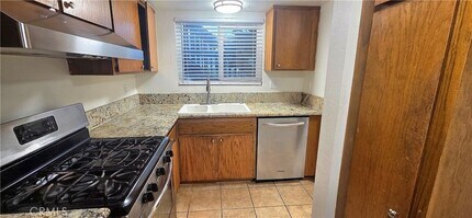 17847 Beneda Ln, Unit 7 in Santa Clarita, CA - Building Photo - Building Photo