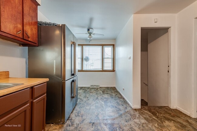 2130 W 71st Pl in Chicago, IL - Foto de edificio - Building Photo