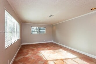 120 SW 7th Terrace in Hallandale Beach, FL - Building Photo - Building Photo