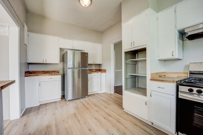 property at 1317 N 33rd St